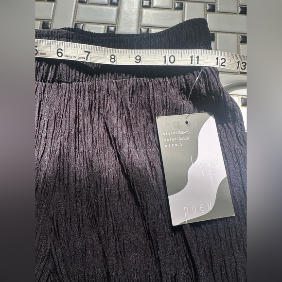 Elegant Black Wide-Leg Trousers - Picture 6 of 7